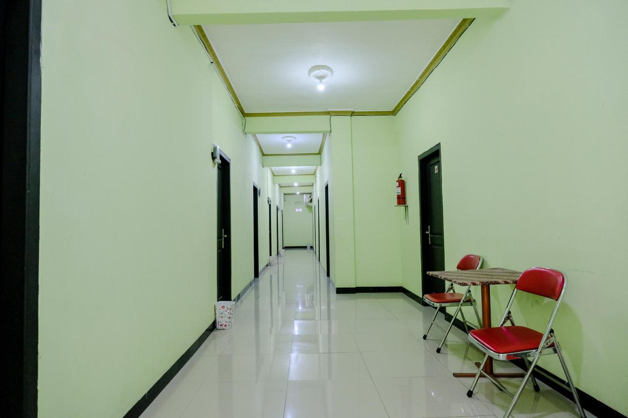 Oyo Life 2508 Alba Syariah Hotel