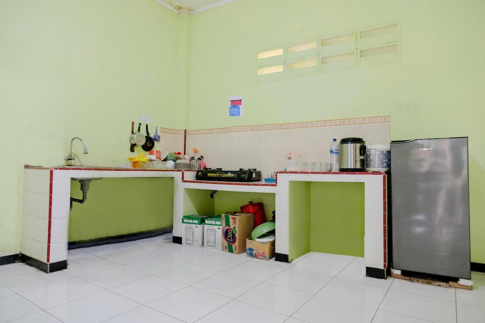 Oyo Life 2508 Alba Syariah 2*