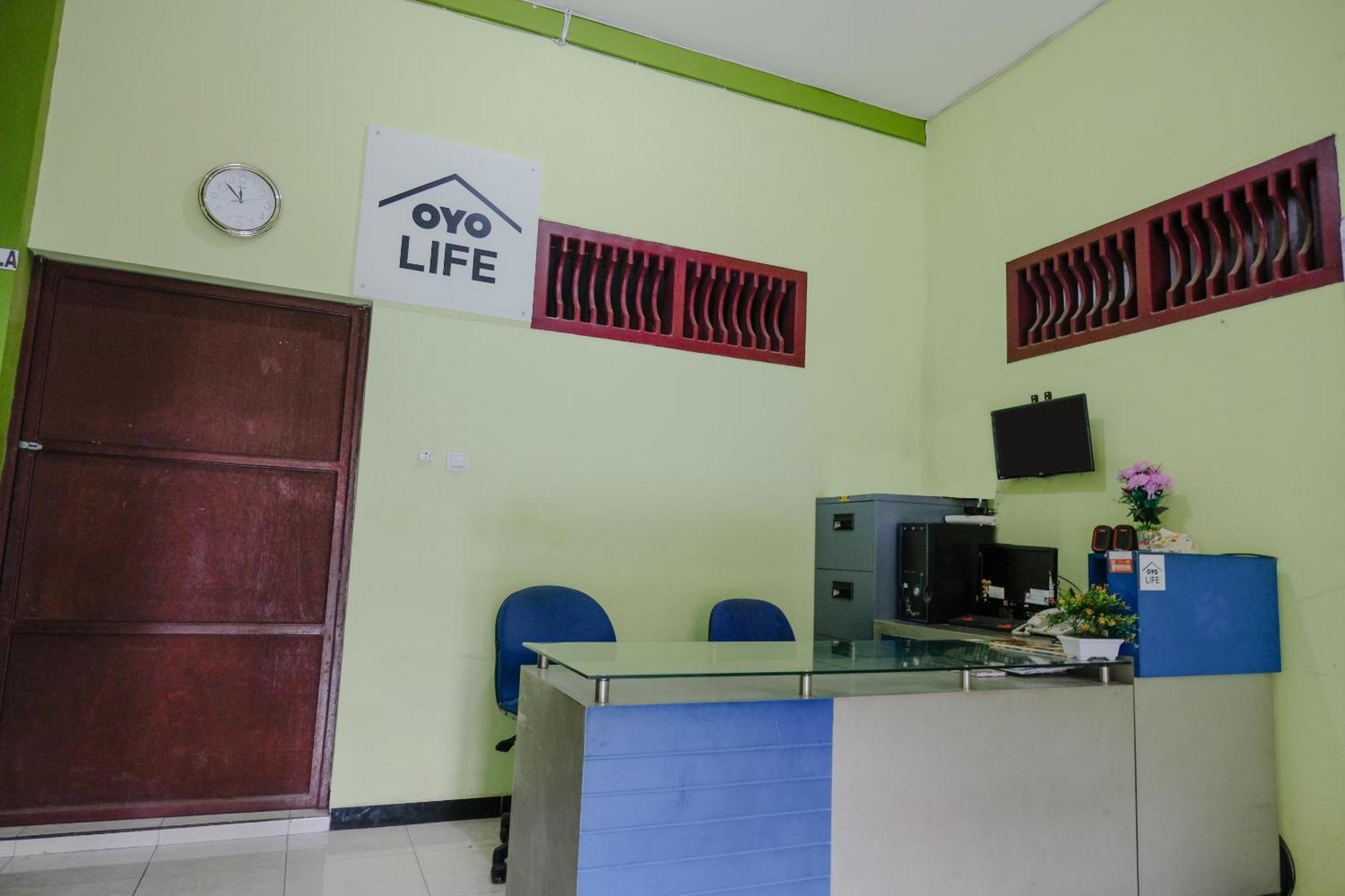 Oyo Life 2508 Alba Syariah Hotel 2*
