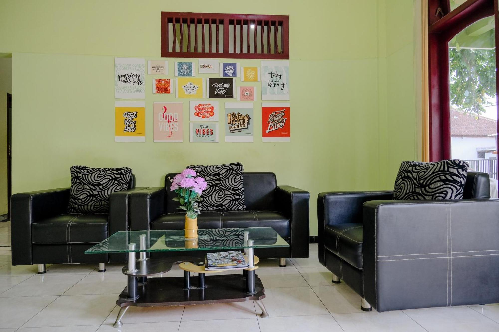 Hotel Oyo Life 2508 Alba Syariah Tulungagung